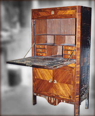 Secrétaire Louis XVI en bois de rose et bois de violette avant restauration